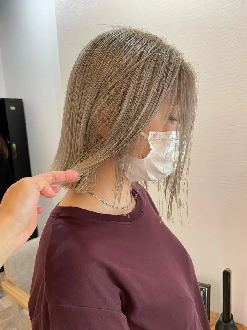 ミディアム カラー ベージュカラー ホワイトベージュ ヘアカラー YUI/ ブリーチカラー🌷のヘアスタイル