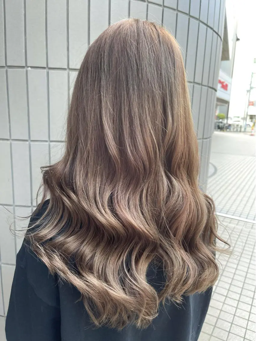 ロング カラー アッシュ アッシュグレー アッシュグレージュ ベージュカラー グレージュ カット ヘアカラー トリートメント Zina天王寺 CHIAKIのヘアスタイル