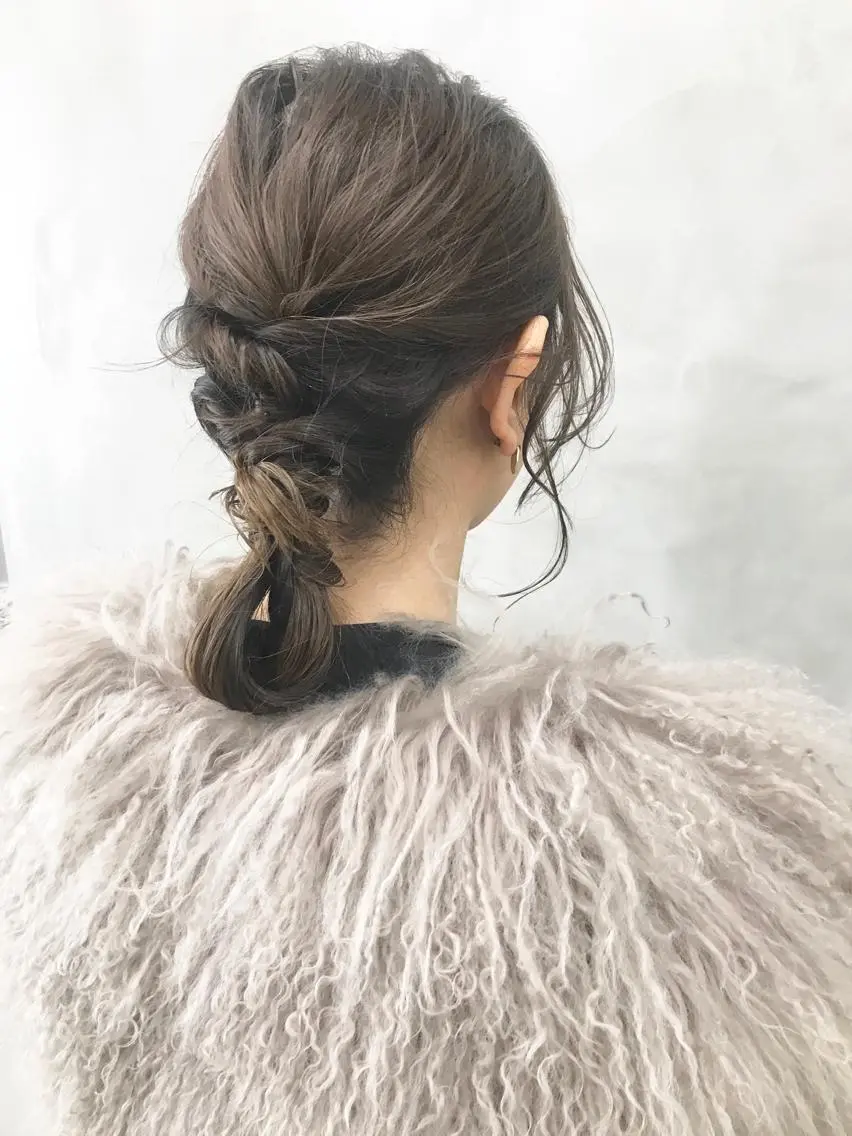 ヘアアレンジ 簡単アレンジ ヘアセット 💓パーマ，💗 レイヤーカットのヘアスタイル