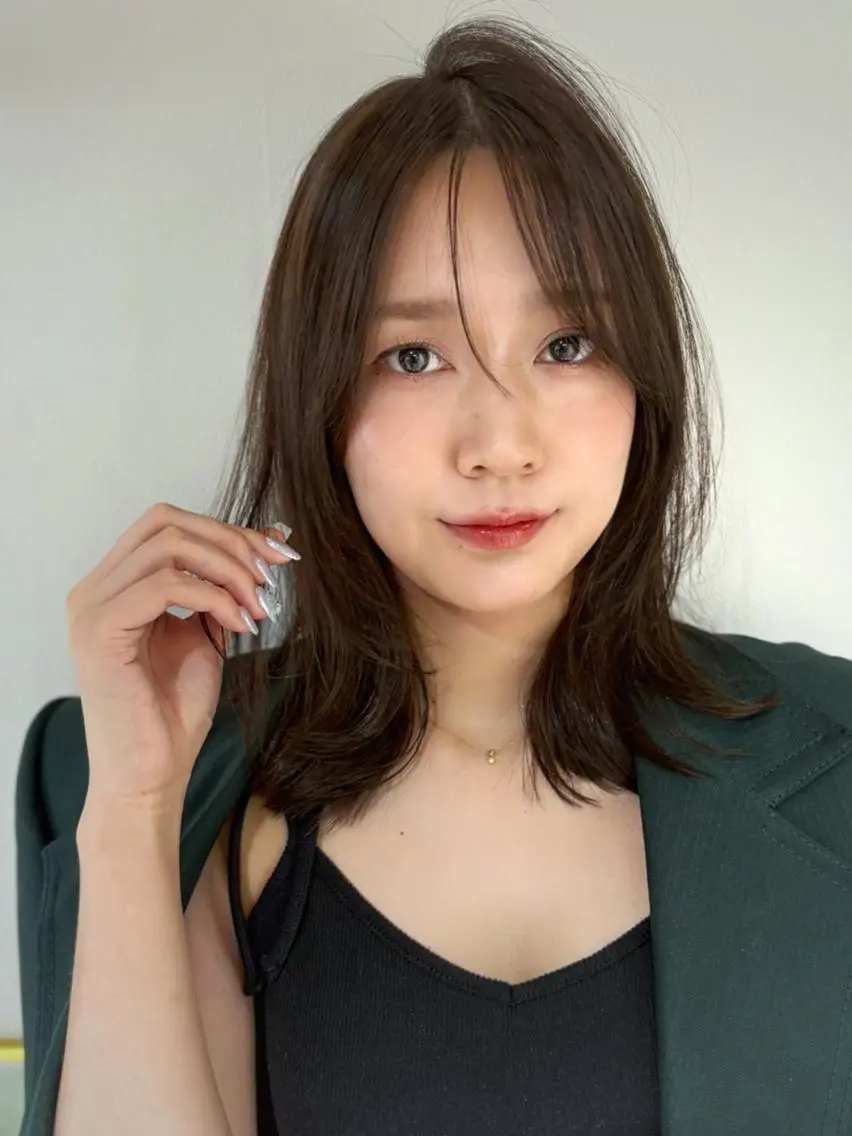 ミディアム ヘアアレンジ くびれヘア 顔まわりレイヤー 顔周りカット 韓国風ヘア レイヤーカット カット ヘアカラー トリートメント 指名1位・六三四🌻 まとまり続くレイヤーのヘアスタイル