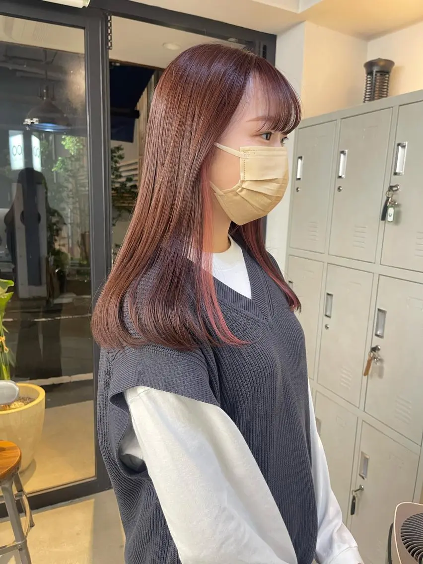 セミロング カラー イヤリングカラー ヘアカラー トリートメント 渋谷ケアブリーチ Suuのヘアスタイル