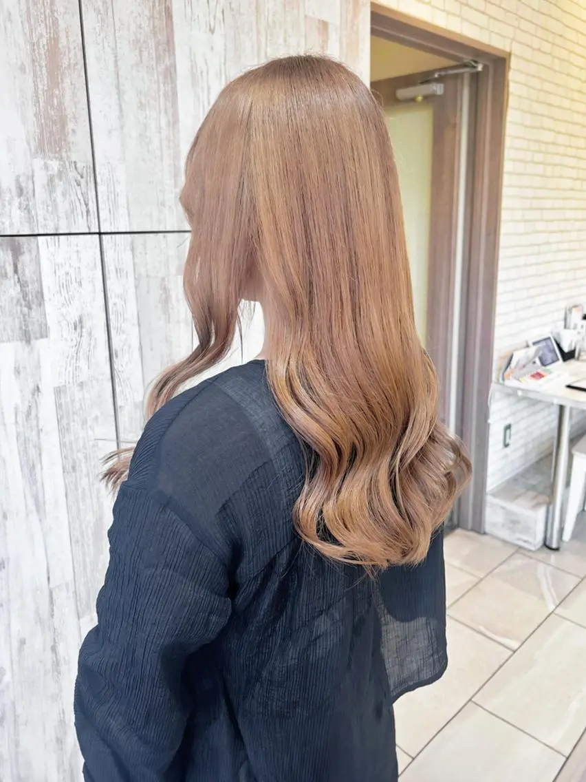 カラー ロング ベージュカラー ミルクティーベージュ ヘアカラー トリートメント 尾森紳哉💎透明感/ デザインカラーのヘアスタイル