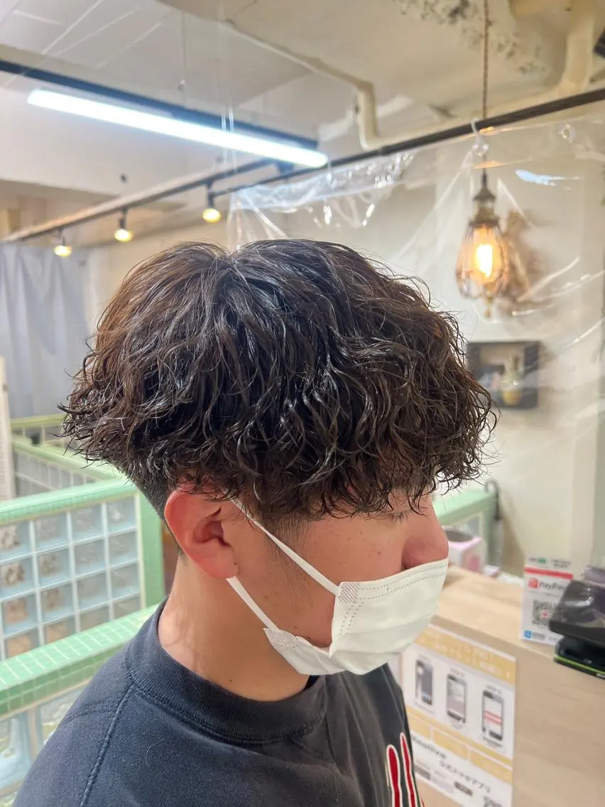 ミディアム パーマ メンズ カット パーマ メンズカットパーマ ✂️ JOYAのヘアスタイル