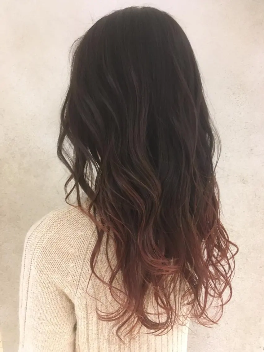 ロング カラー グラデーションカラー カット ヘアカラー 吉村 絢乃のヘアスタイル