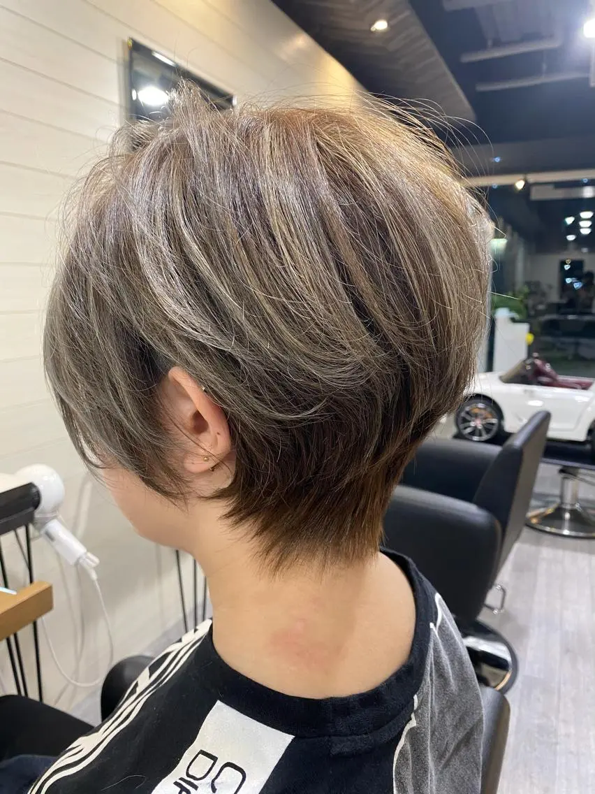 ショート カラー ハンサムショート アディクシーカラー バレイヤージュ ブリーチ ケアブリーチ ヘアカラー 先着1名様限定 カット無料のヘアスタイル
