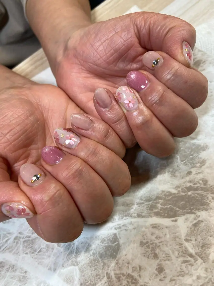 ミディアム ネイル 桜ネイル ハンドネイル ネイルサロン ステラのネイルデザイン