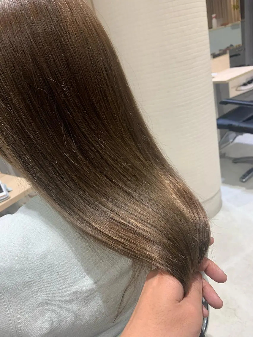 ロング カラー グレージュ 髪質改善専門店 Lucasのヘアスタイル