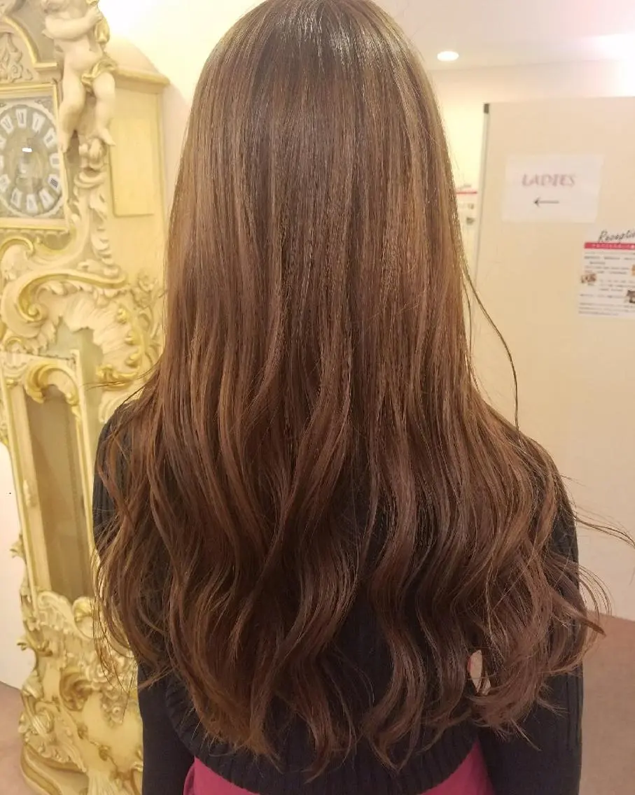 ロング カラー ベージュカラー トリートメント 美谷添（ミヤゾエ） まどか大人ヘアサロンのヘアスタイル