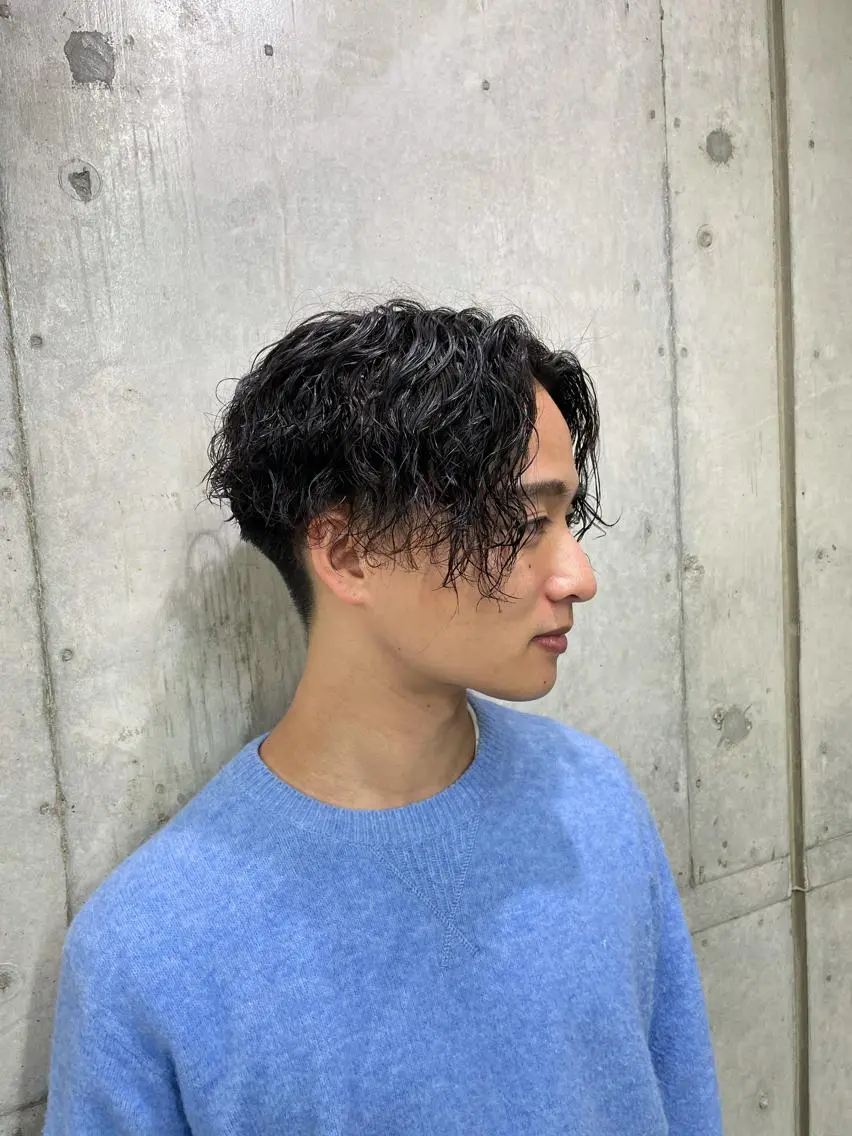 パーマ メンズ 艶髪／ハイトーン ブリーチ／髪質改善のヘアスタイル