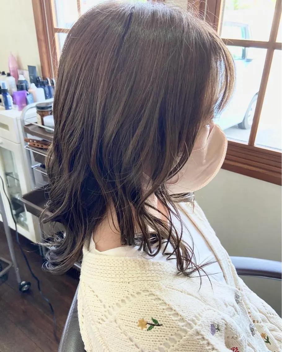 セミロング カラー ヘアアレンジ 透明感カラー グレージュ ヘアカラー ヘアセット 大良 彩水のヘアスタイル