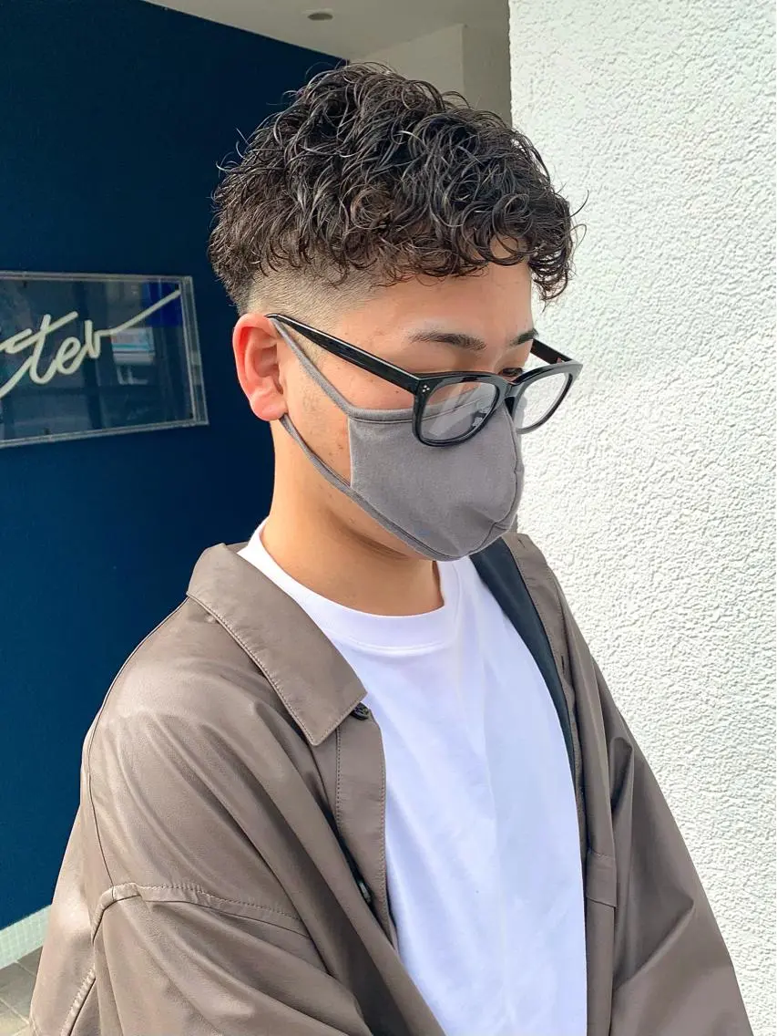 ショート パーマ ヘアアレンジ メンズ フェードカット メンズパーマ スキンフェード 刈り上げ スパイラルパーマ メンズパーマ職人 加藤 弘貴のヘアスタイル