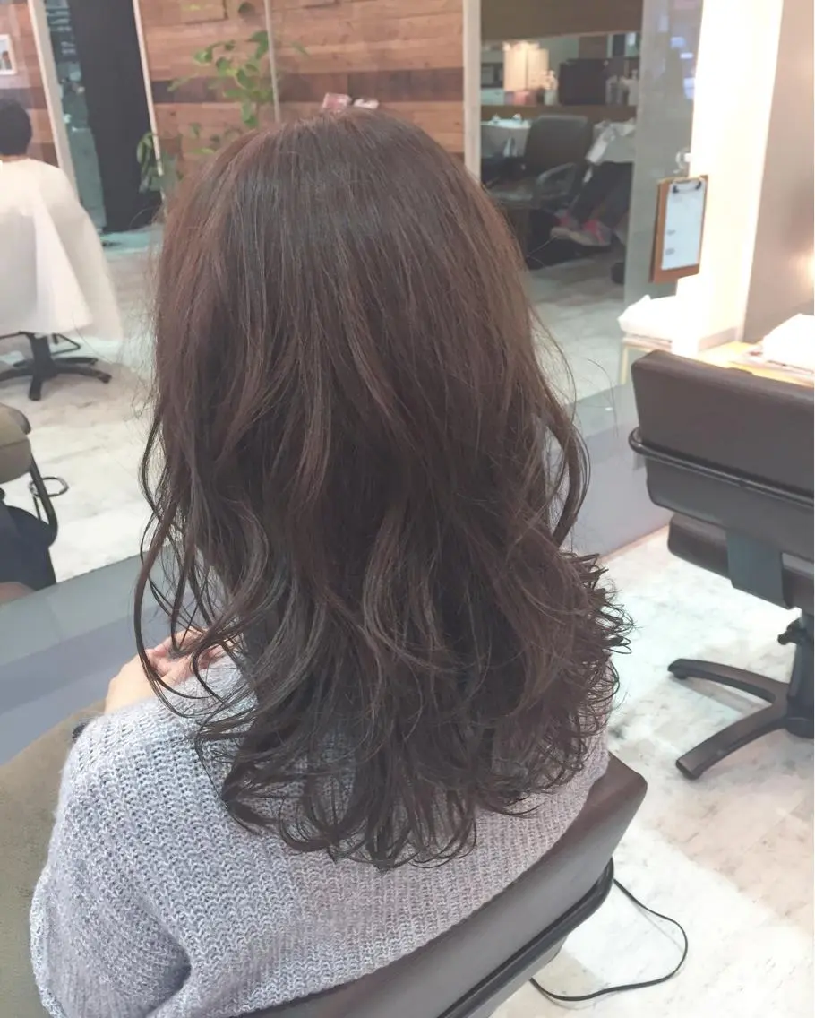 セミロング ロング カラー グレージュ イルミナカラー ラベンダーカラー ラベンダーグレージュ ラベンダーグレー 青木 茂樹⭐️ 透明感カラーのヘアスタイル