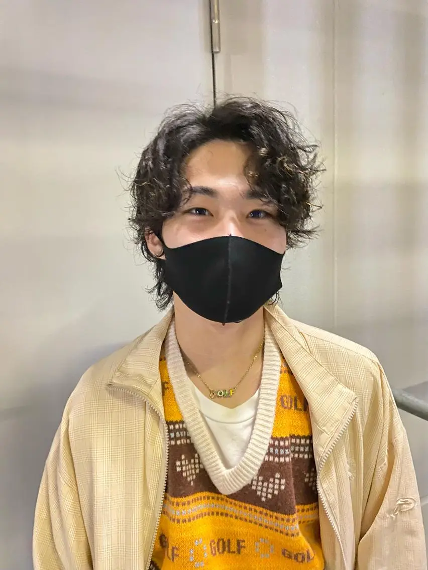 ショート カラー パーマ メンズ カット パーマ センターパート特化 井上健太のヘアスタイル
