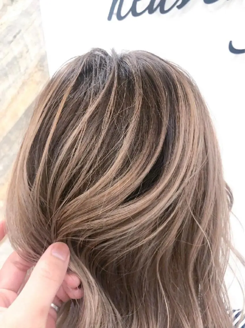 ミディアム カラー ベージュカラー ハイライトカラー ホワイトベージュ ハイライト TAKE新宿 メンズパーマ特化のヘアスタイル
