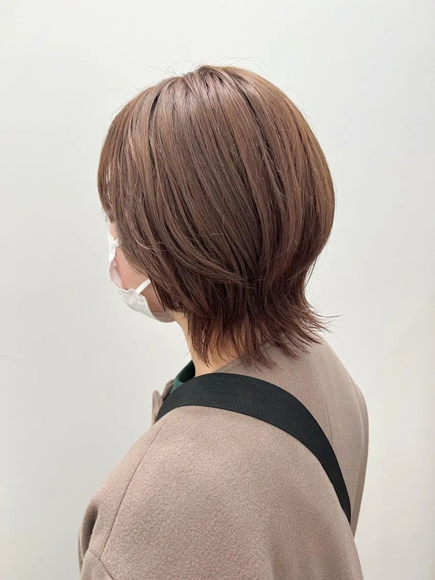 ショート カラー ベージュカラー ウルフカット 柏木 彩花のヘアスタイル