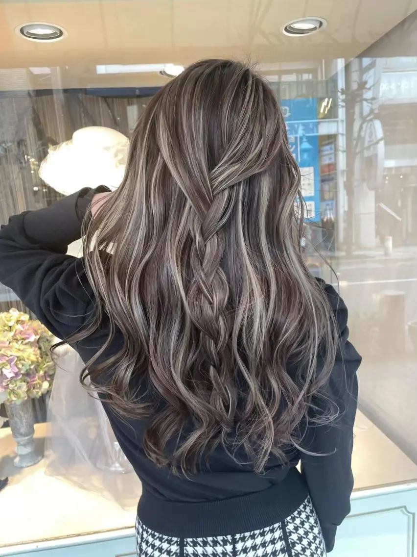 カラー アディクシーカラー バレイヤージュ 黒髪 ブリーチ ダブルカラー カット ヘアカラー _WHITE鳳店 アンダーバーホワイトのヘアスタイル