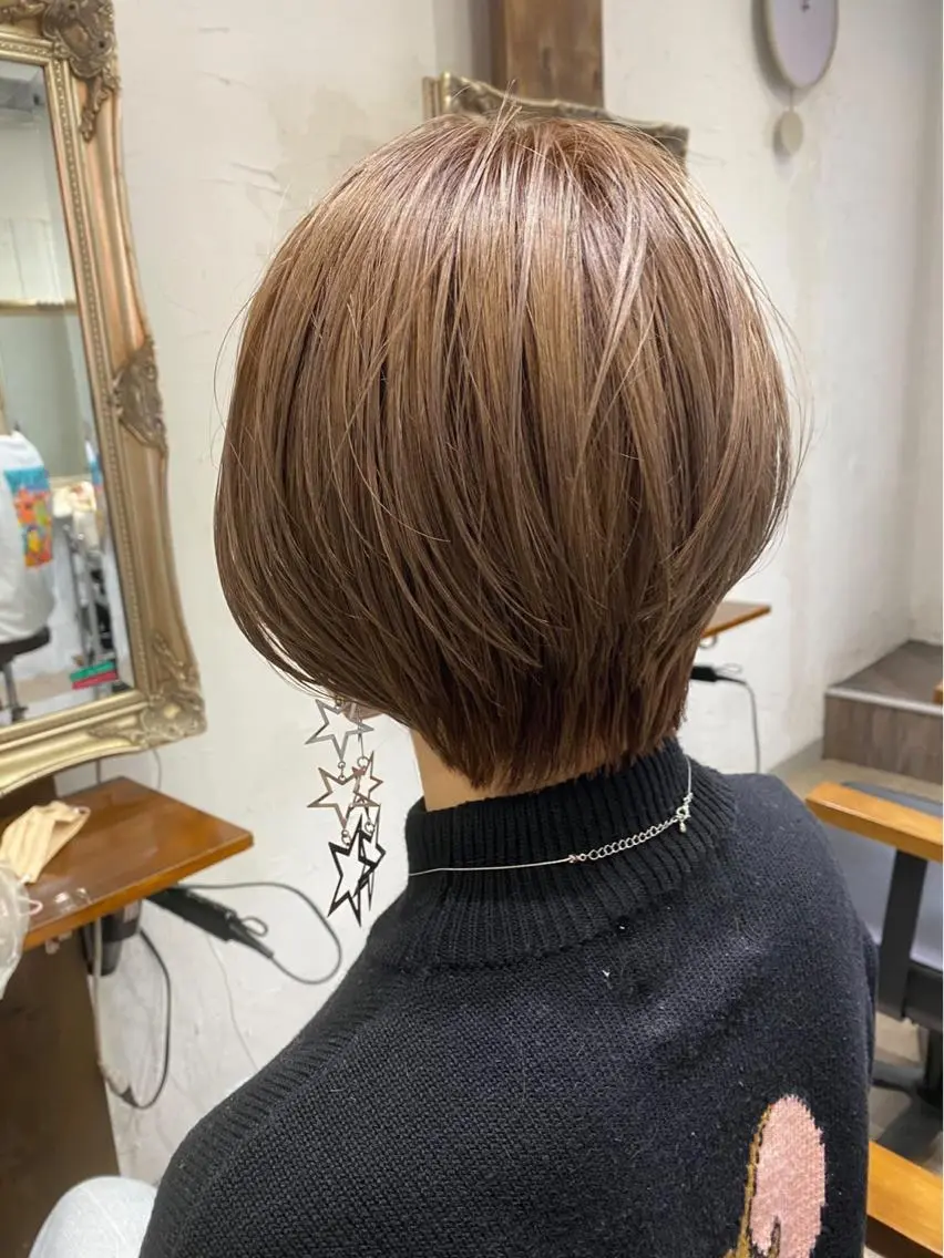 ショート カラー アッシュ ベージュカラー ショートヘア カット ヘアカラー 女性リピ90%🍨 🩷佐藤みずきのヘアスタイル