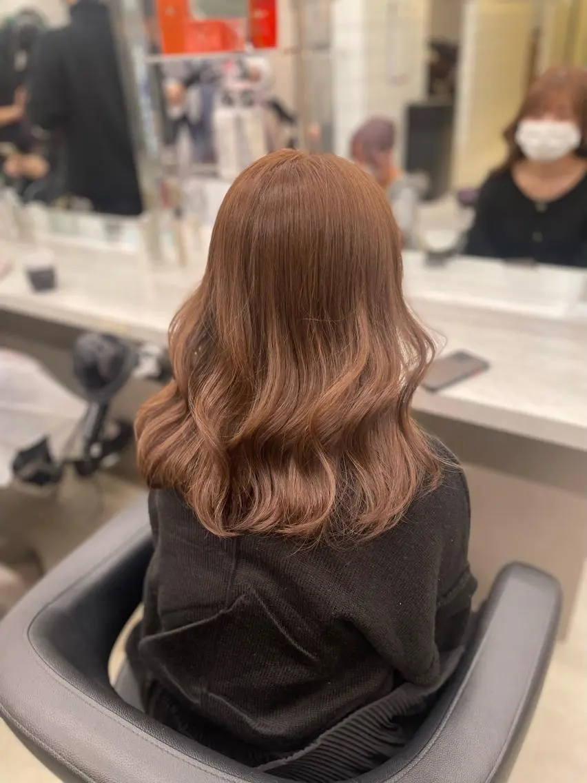 ミディアム カラー 抜け感レイヤー︴ ニュアンスカラーのヘアスタイル