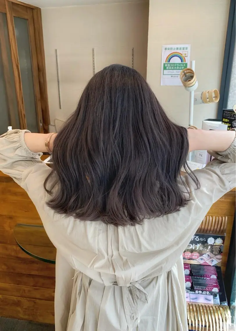 ミディアム カラー グレージュ ラベンダーカラー ラベンダーグレージュ ラベンダーグレー ヘアカラー トリートメント 矢野 晃平のヘアスタイル