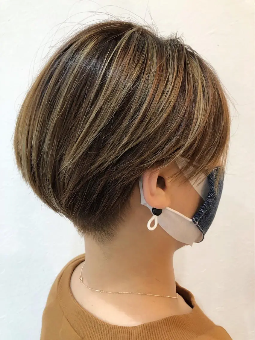 ショート カラー サワタ ミサのヘアスタイル