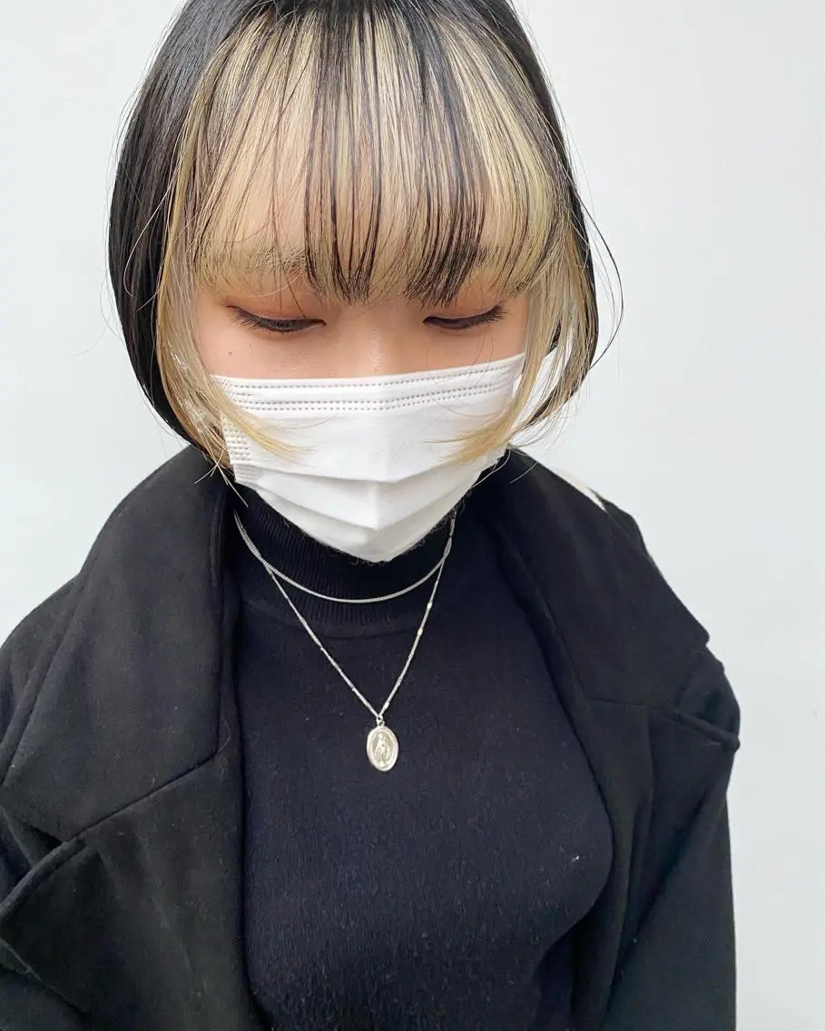 ショート カラー ベージュカラー ブリーチ ホワイトベージュ ウルフカット tonari 梅田、中崎町のヘアスタイル