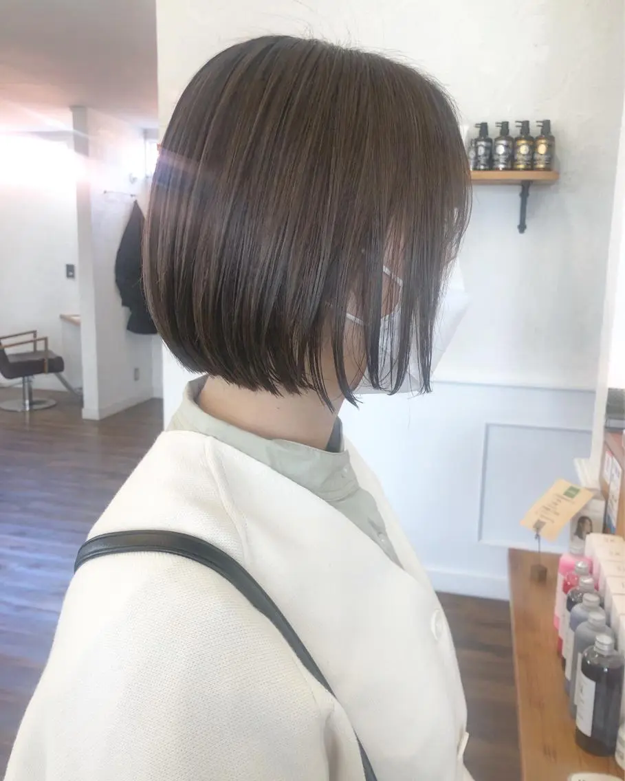 ショート カラー グレージュ ミルクティーグレージュ ボブ 江原 彩華のヘアスタイル