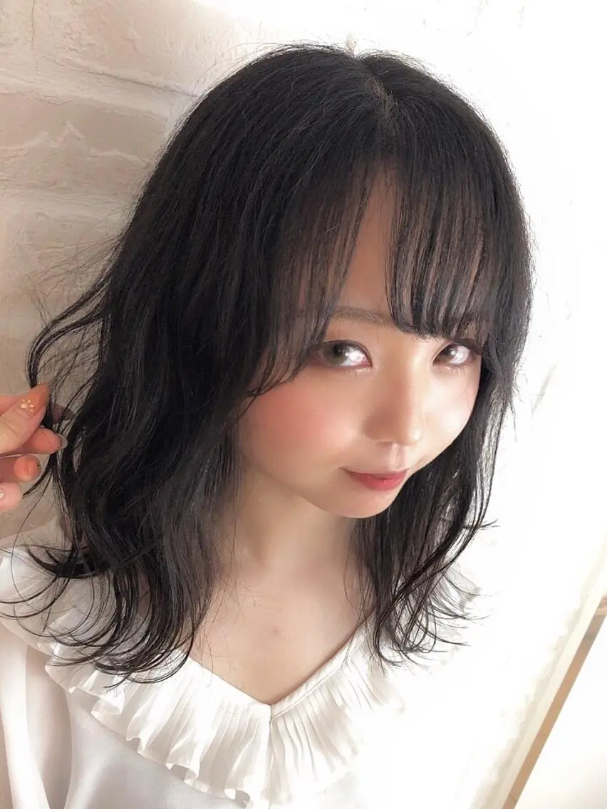 ミディアム シースルーバング Aujua ソムリエ 勝又舞夏のヘアスタイル