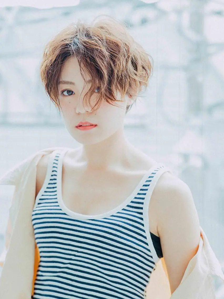 ショート カラー ハイライト&曲がる 縮毛矯正特化 玉置のヘアスタイル