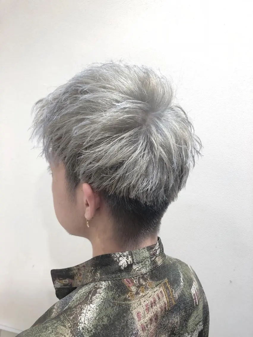 カラー メンズ メンズブリーチ ブリーチ ヘアカラー トリートメント 宮下 愛璃紗のヘアスタイル