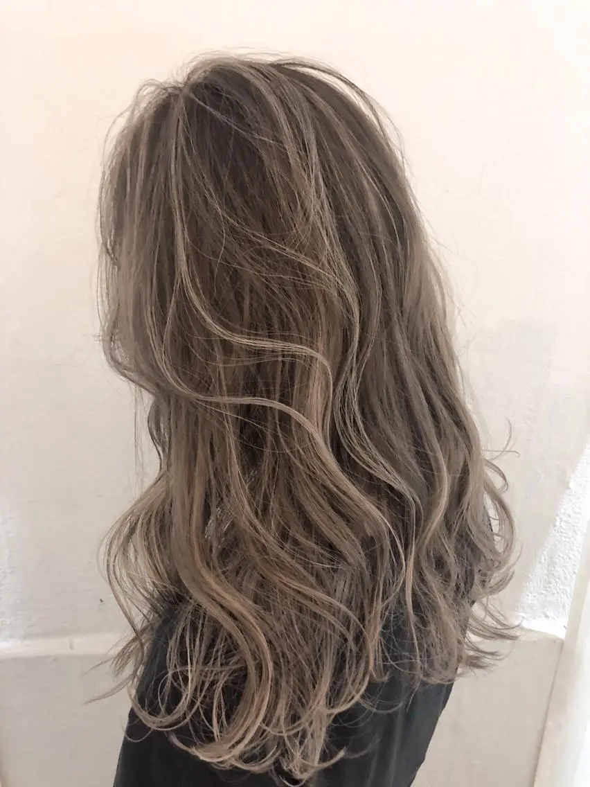 セミロング レイヤーカット 川田くるみのヘアスタイル