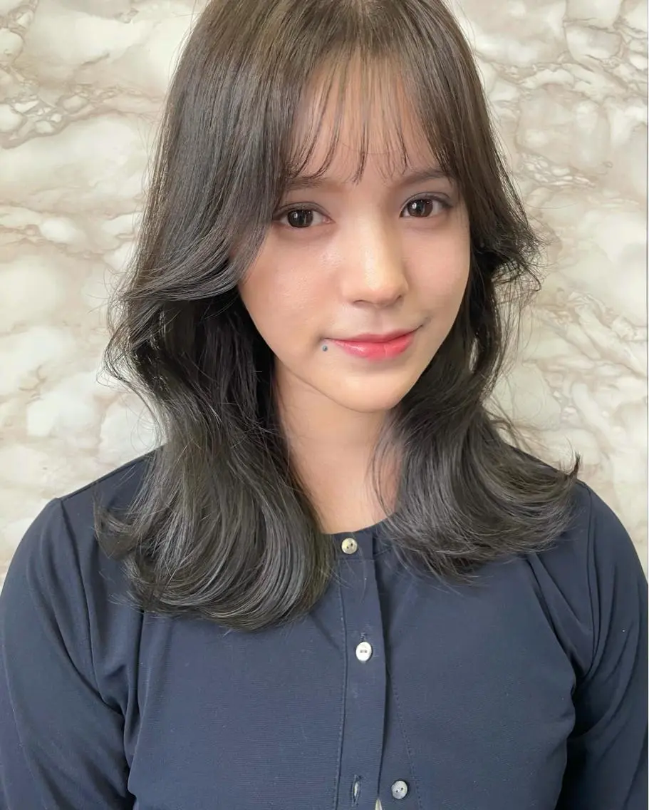 ミディアム カラー グレージュ カーキグレージュ ミント 極上の艶髪 RINAのヘアスタイル