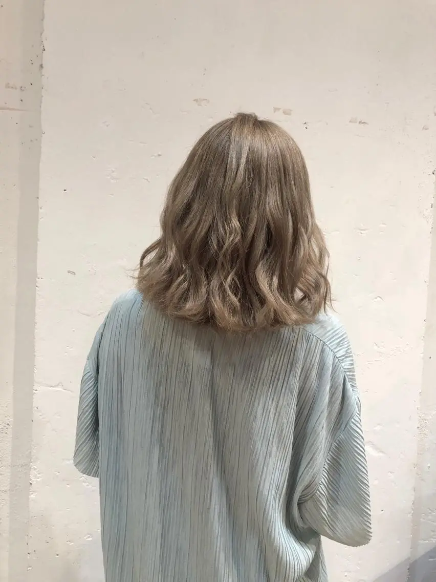 ミディアム カラー 銀座/ハイトーン/ hayaka 🖤のヘアスタイル