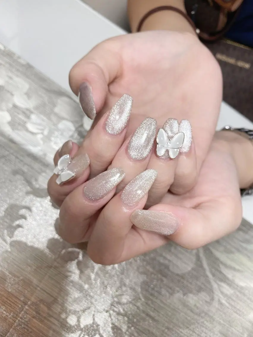 ネイル ハンドネイル I-nailロング /ワンホン/キラキラのネイルデザイン