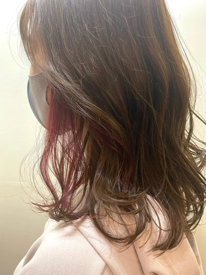 ミディアム カラー イヤリングカラー ピンクカラー ピンクパープル パープルカラー 氷見 早祐香のヘアスタイル