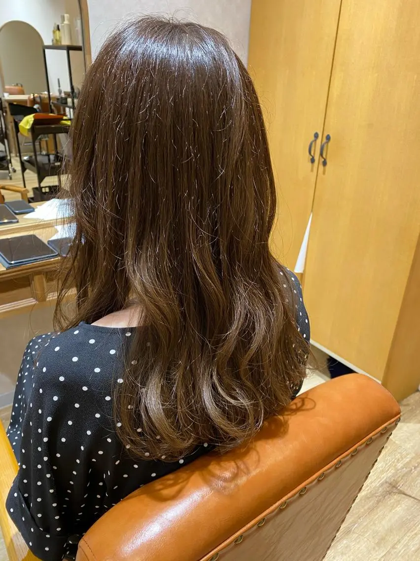 ロング カラー グレージュ 田中 美沙希のヘアスタイル