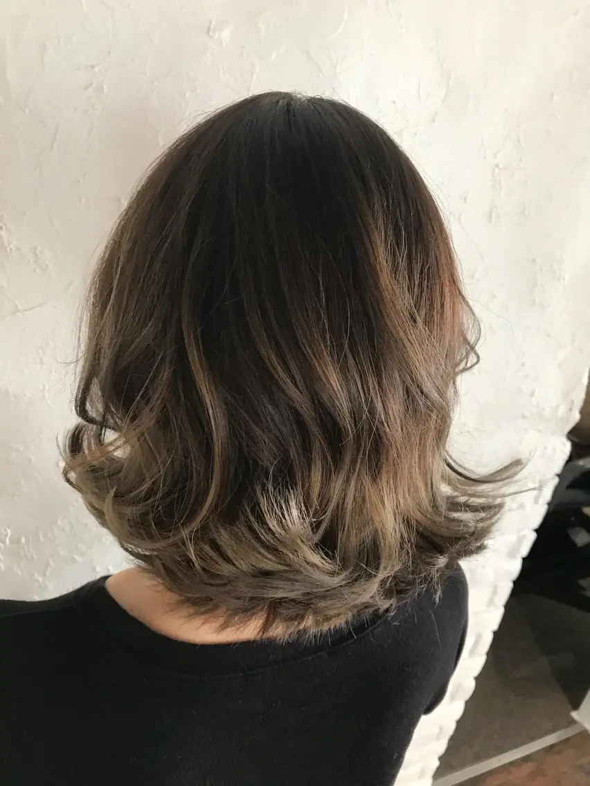ミディアム カラー 伊藤 優希のヘアスタイル
