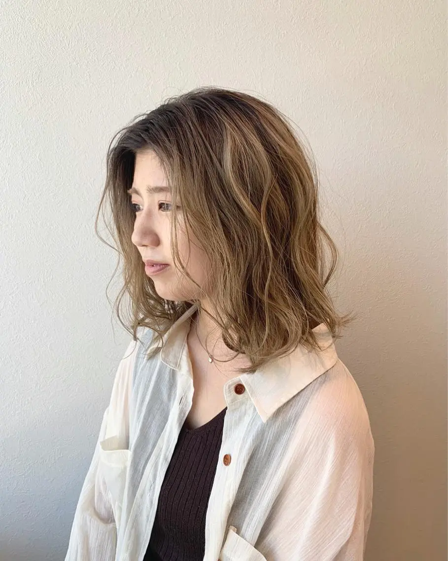 ミディアム ミディアムパーマ 間水 和樹のヘアスタイル