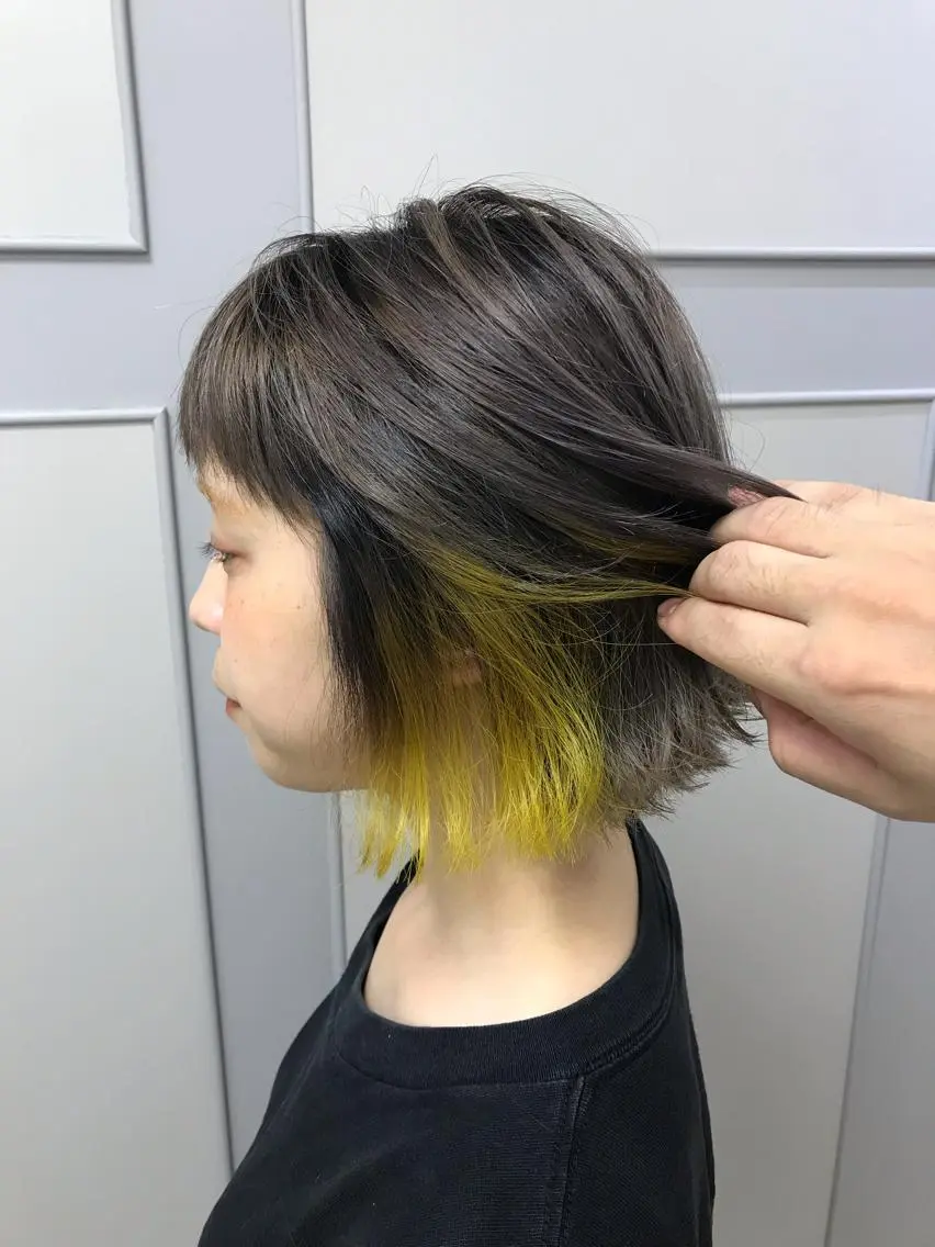 ショート イエローカラー ere hair salonのヘアスタイル