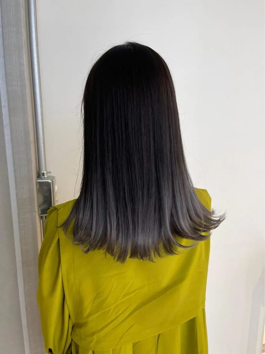 ロング カラー ヘアアレンジ グラデーションカラー シルバー バイオレットカラー 【公式】amble luxe池袋東口🩷のヘアスタイル