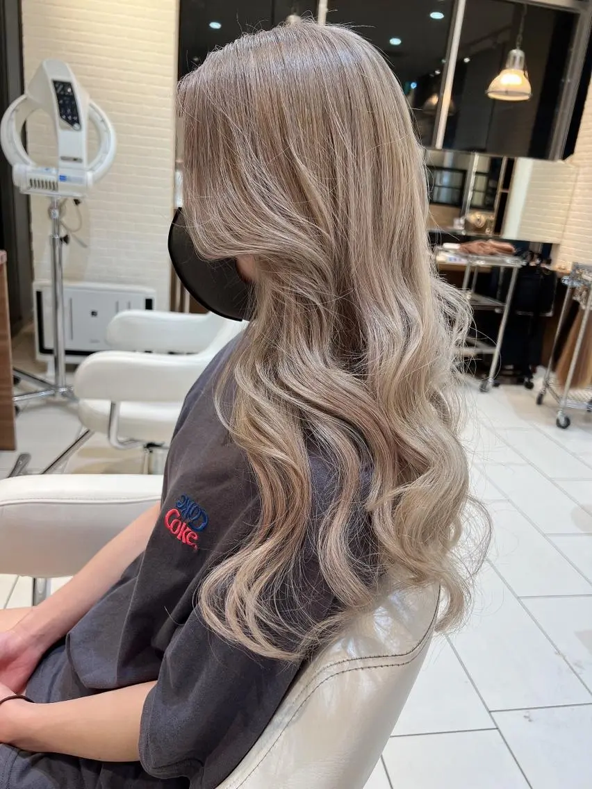ロング カラー ブリーチ ワンホンヘア RYOTAのヘアスタイル