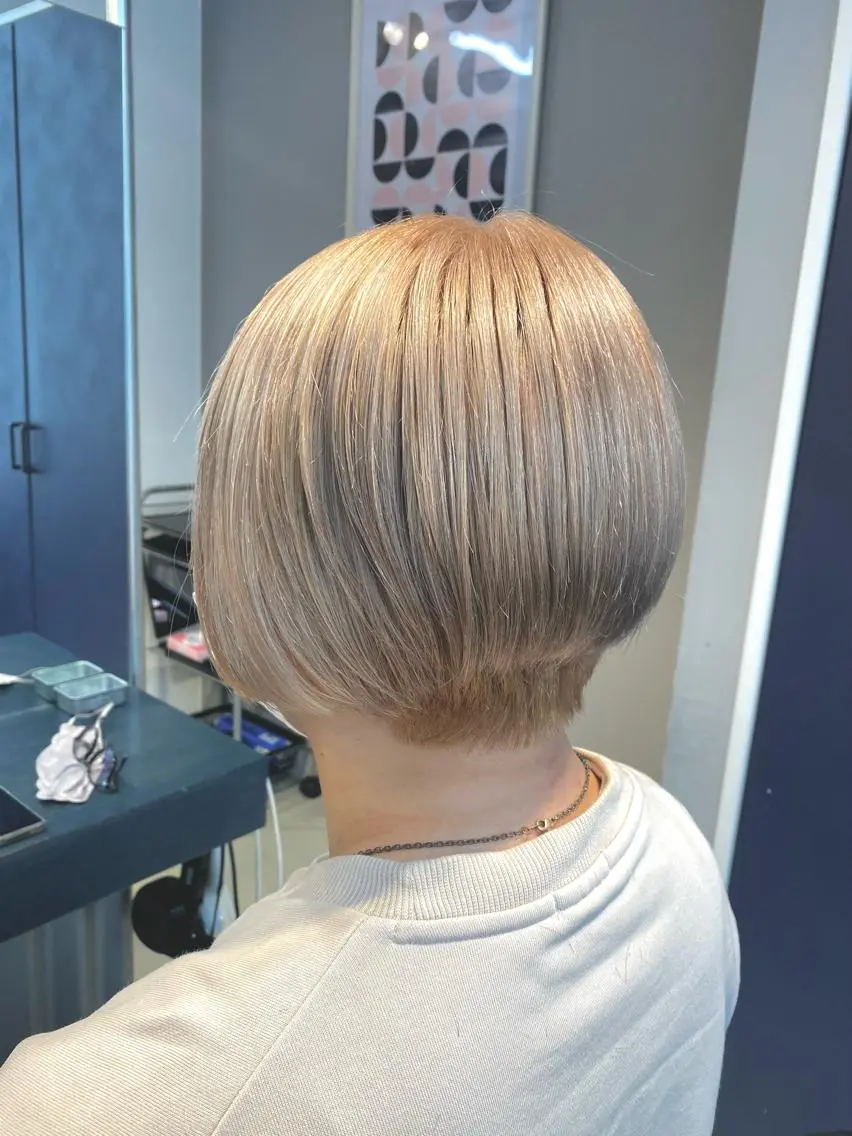 ショート カラー バレイヤージュ ブリーチ 透明感カラー デザインカラー ダブルカラー ヘアカラー トリートメント 🌟ハイライト/ハイ トーン🌟MIKIのヘアスタイル