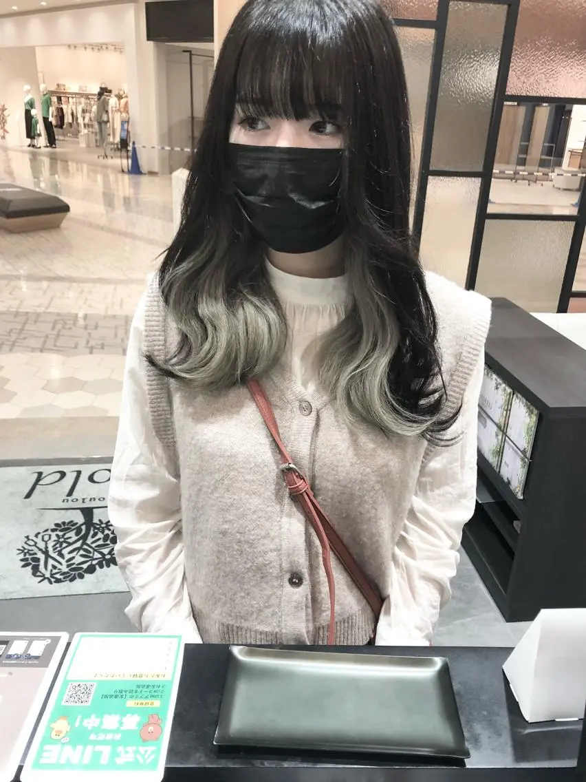セミロング カラー カット LOOP hairのヘアスタイル