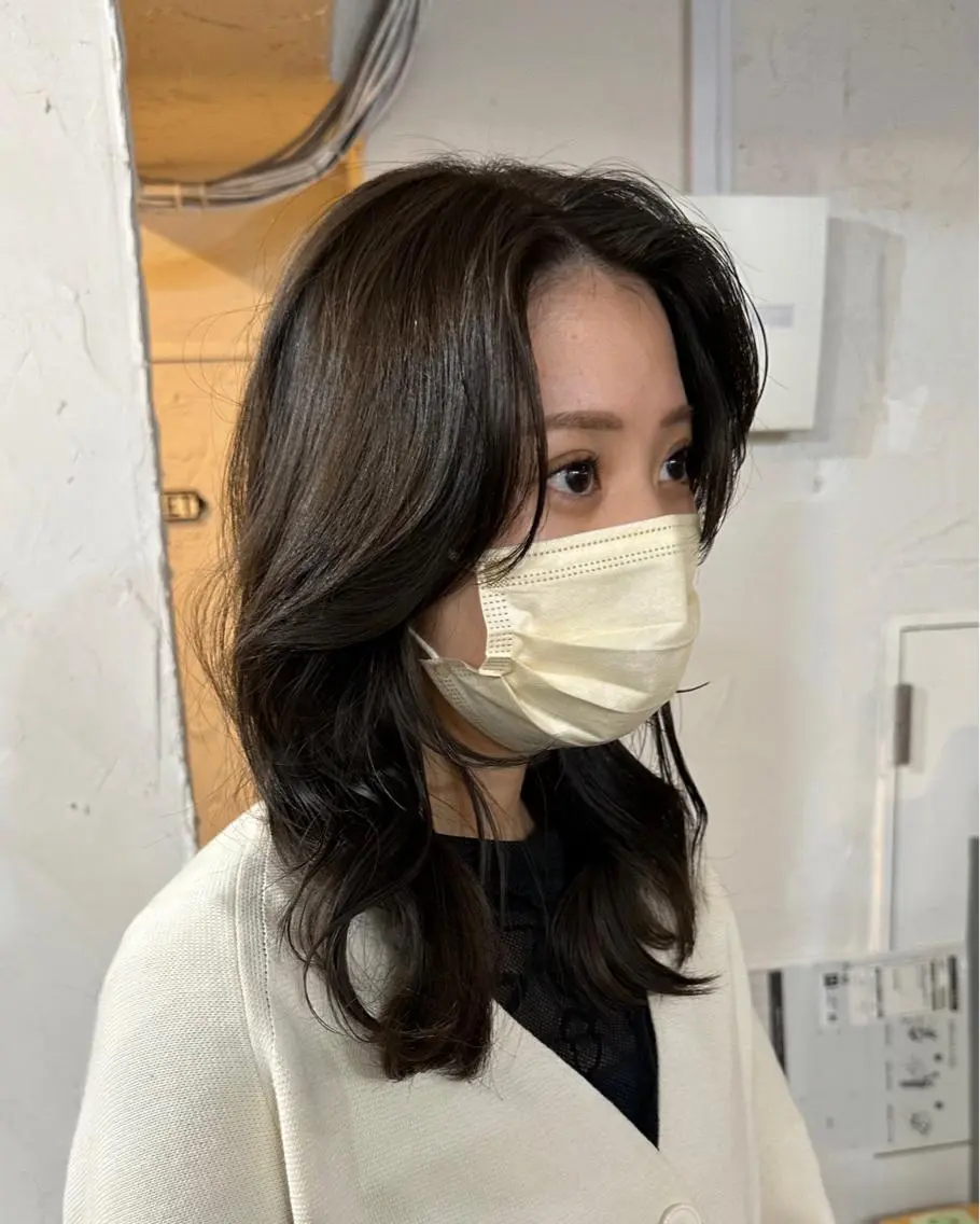 セミロング カラー 切りっぱなしボブ ショートボブ セミロングパーマ バレイヤージュ ベージュカラー カット ヘアカラー トリートメント 韓国レイヤー柔らかい 地毛風縮毛矯正／マツのヘアスタイル