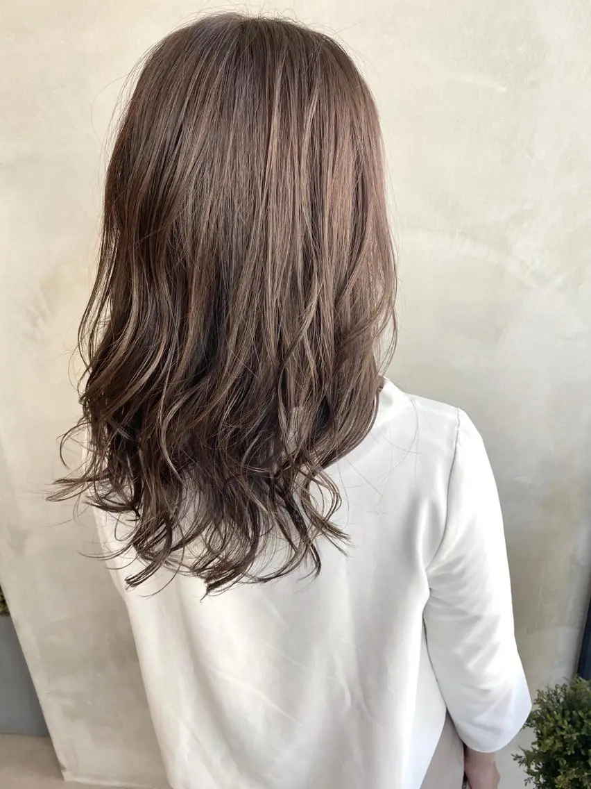 ミディアム カラー ヘアアレンジ ネイル マツエク・マツパ 透明感カラー ハイライトカラー 外国人風カラー ハイライト ヨシンモリ カット ヘアカラー 夜23時まで予約🉑 reverieあきらのヘアスタイル