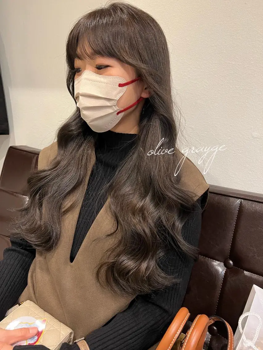ロング カラー ブリーチ 透明感カラー グレージュ ブリーチなしカラー オリーブグレージュ カラーパティシエ facce🌼ikoのヘアスタイル
