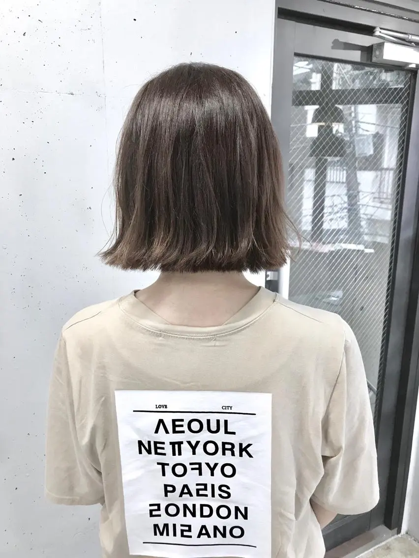 ショート ボブ 外ハネヘア カット トリートメント 新井 広樹のヘアスタイル