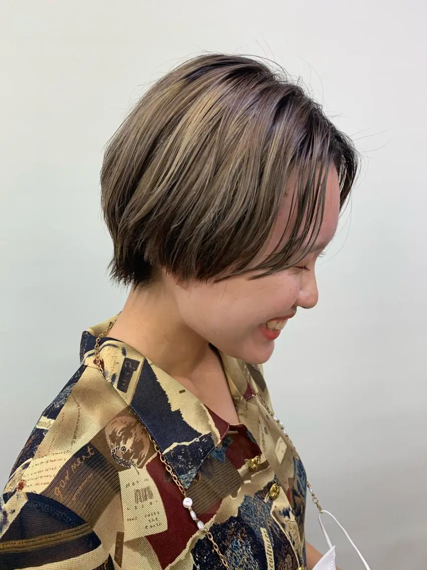 ショート ハイライト 山嵜 かなのヘアスタイル