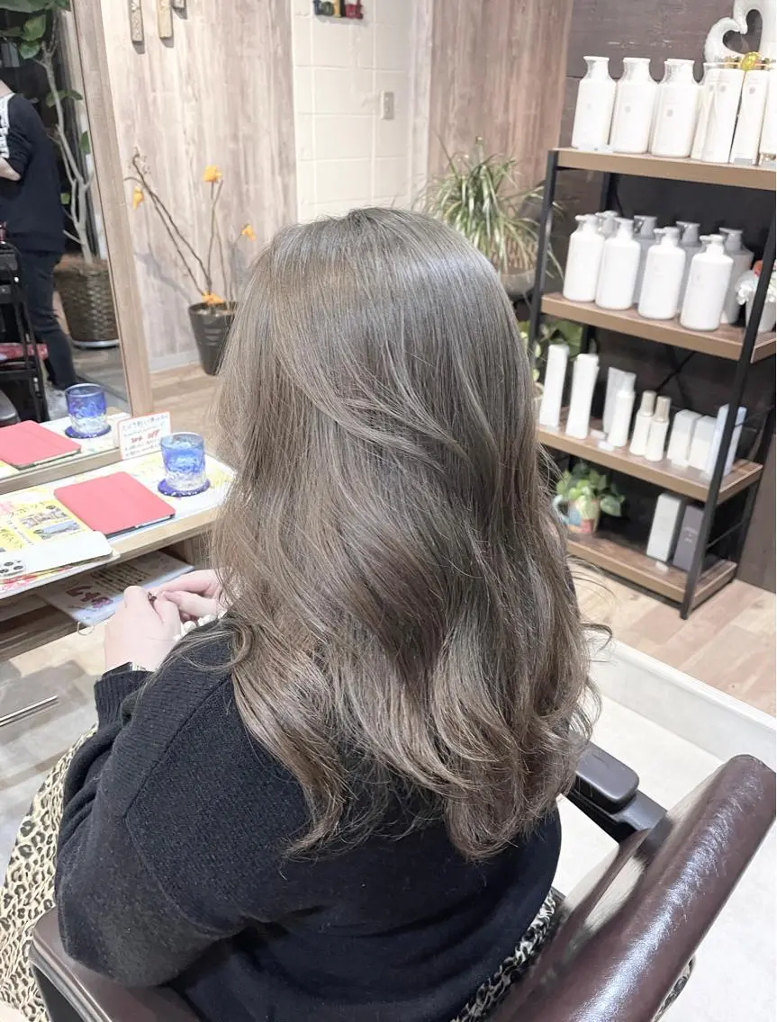 セミロング カラー 透明感カラー グレージュ 髪質改善で 憧れの潤艶美髪にのヘアスタイル