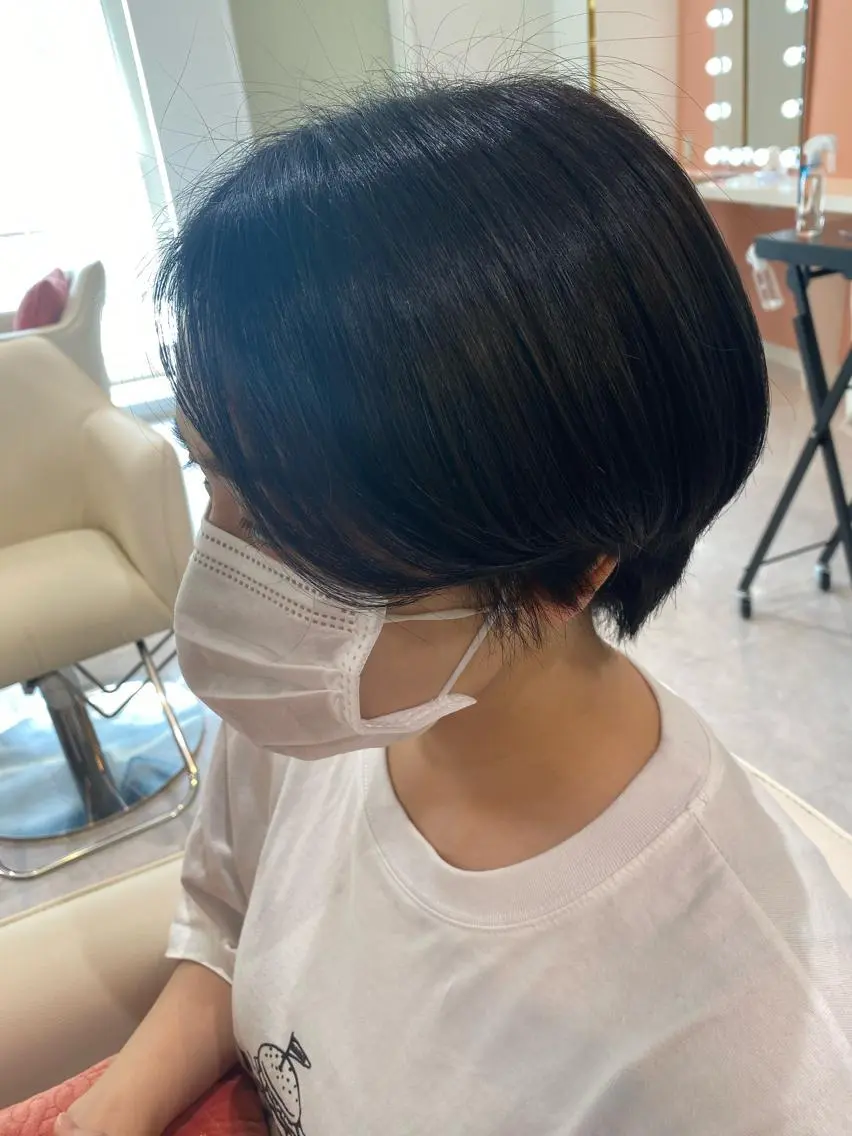 ショート カラー ヘアカラー 梛木 唯のヘアスタイル