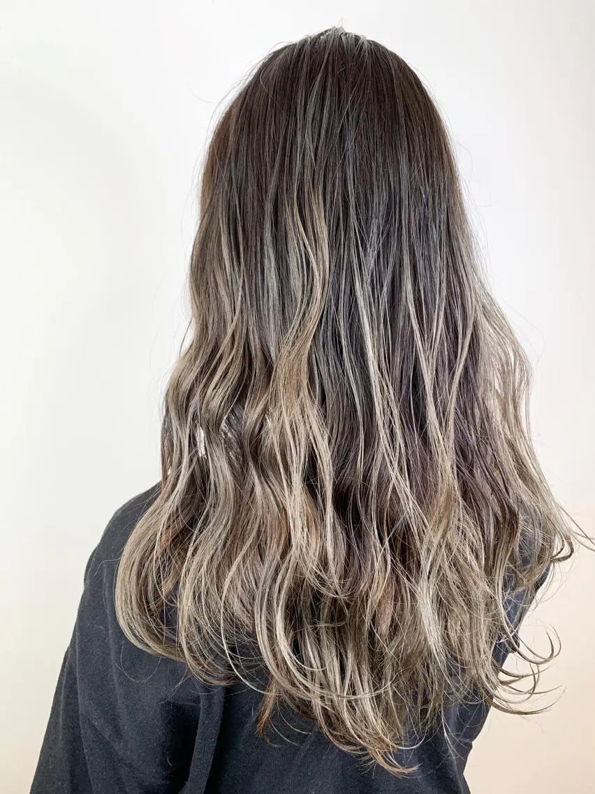 ロング カラー バレイヤージュ ベージュカラー レイヤーカット 髪質改善特化 サロン✨代表HIROのヘアスタイル